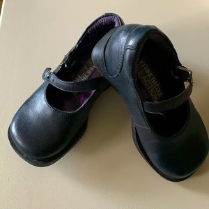 Leather navy blue kids shoes, size 5 1/2